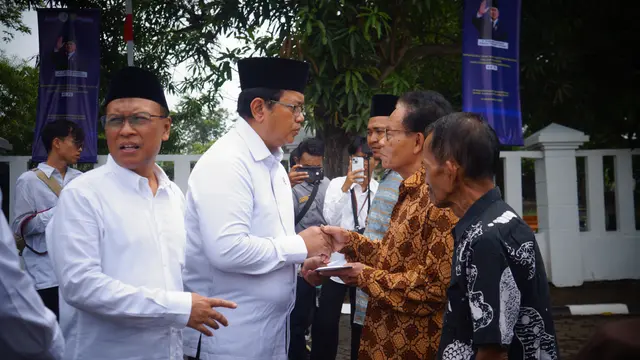 Wakil Menteri Transmigrasi (Wamentrans) Viva Yoga Mauladi menghadiri peringatan Hari Bakti Transmigrasi ke-75 di Kabupaten Indramayu, Provinsi Jawa Barat (Jabar), Rabu (10/12/2025).