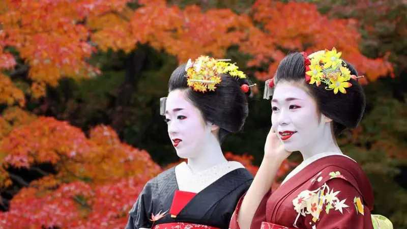 Geisha magang atau maiko di Kyoto, Jepang.