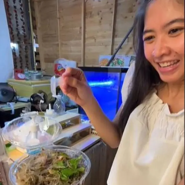 Turis Indonesia Beli Salad Udang di Thailand, Udangnya Loncat Saat Kemasan Dibuka