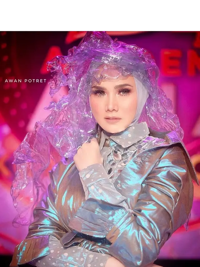 7 Gaya Mulan Jameela dengan Busana Nyentrik, Curi Perhatian