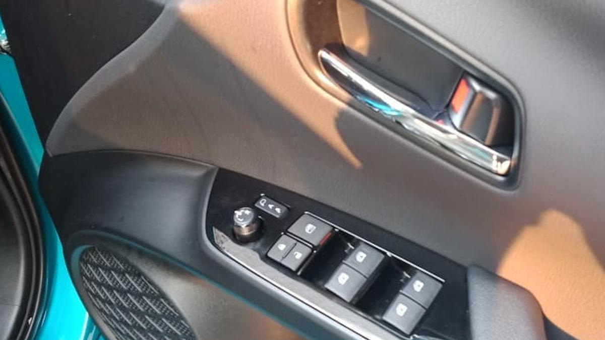 Bisa Dilakukan di Rumah, Ini Cara Lepas Door Trim Mobil Mobil