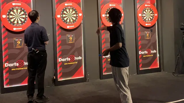 Aksi Joshua Putra Setiawan di Final Divisi 1 Darts National Competition Volume 2 2026