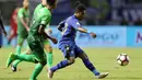 Pemain Muda Persib Bandung, Billy Keraf saat melawan PS TNI pada lanjutan Liga 1 2017 di Stadion Pakansari, Bogor (22/4/2017). (Bola.com/Nicklas Hanoatubun)