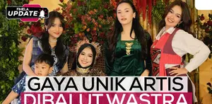 Gaya Unik Artis Dibalut Wastra