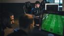 Sebanyak 16 atlet e-sports Prancis cabang FIFA mengikuti karantina seleksi di Clairefontaine en Yvelines, Selasa (12/2). Mereka mengikuti pemusatan layaknya Timnas Prancis sebelum nantinya disaring menjadi enam terbaik. (AFP/Lucas Barioulet)