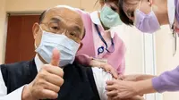 PM Taiwan Su Tseng-chang terima suntikan pertama vaksin COVID-19 AstraZeneca (AFP)