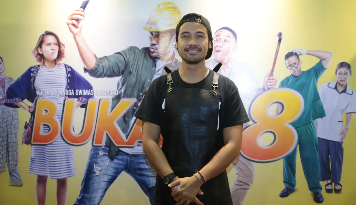 "Gue ngobrol ke beberapa teman, 'seperti apa sih lo nungguin lahiran anak, rasanya gimana?'. Dari pengalaman-pengalaman mereka gue kombinasiin," ujar pemeran dalam film Filosofi Kopi 2 itu. (Adrian Putra/Bintang.com)