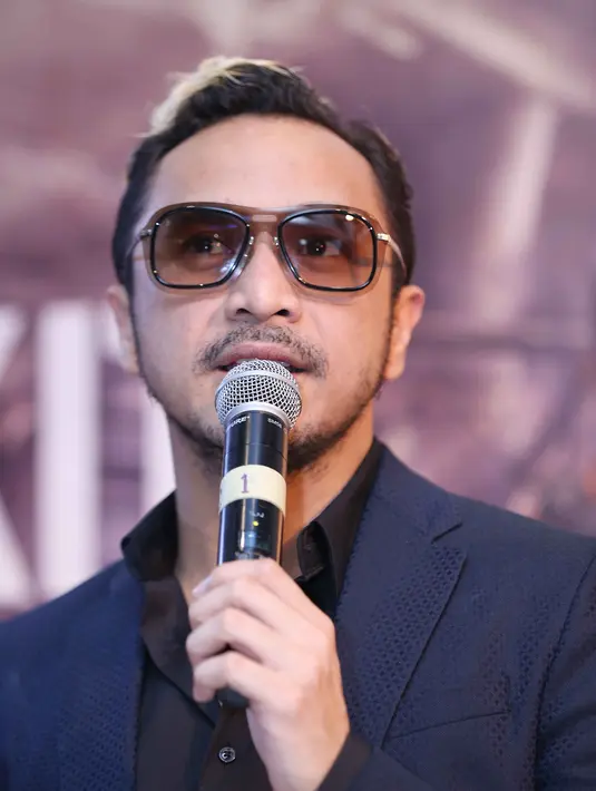 "Kalau kemaren udah capek keliling indonesia setiap bulan, jadi udah nggak ada waktu untuk kreatif. Sekarang malah alhamdullilah punya waktu lah," kata Giring Ganesha di Senayan City, Jakarta, Sabtu (9/12/2017). (Nurwahyunan/Bintang.com)