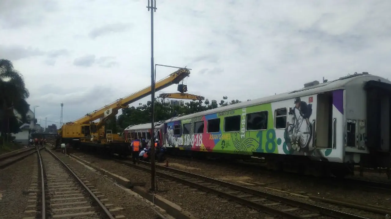 KA Parahyangan Anjlok di Stasiun Bandung