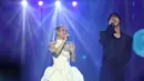 Malam Puncak HUT SCTV 35 Xtraordinary juga dimeriahkan oleh Ahn Hyo Seop yang tampil berkolaborasi bersama Bunga Citra Lestari. (Kapanlagi.com/Budy Santoso)