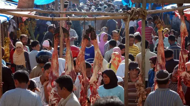 Keberagaman tradisi dalam menyambut Lebaran yang dilakukan oleh penduduk Indonesia dari berbagai daerah.