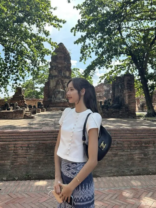 Pesona Lisa Blackpink Saat Pulang Kampung ke Thailand, credit: (@lalalalisa_m)