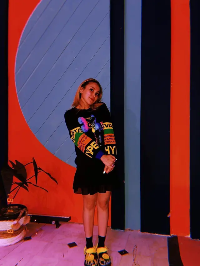 Gaya Ayu Ting-Ting yang Bak Remaja, Padahal Ibu Anak Satu