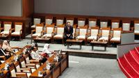 Paripurna DPR menyetujui Inosentius Samsul sebagai hakim Mahkamah Konstitusi (MK) pengganti Arief Hidayat yang memasuki masa pensiun. (Foto: Liputan6.com/Delvira Hutabarat).