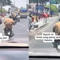 Kakek Ini Bisa-bisanya Bawa Botol Air di Kepala Sambil Menyetir Motor (TikTok @istanadurianofficial )