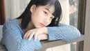 Meski warna blonde sering ia gunakan, namun pelantun lagu Keajaiban ini tetap tampil cantik saat rambutnya berwarna hitam. Meski bergaya casual, ia terlihat menawan.(Liputan6.com/IG/@gheaindrawari)