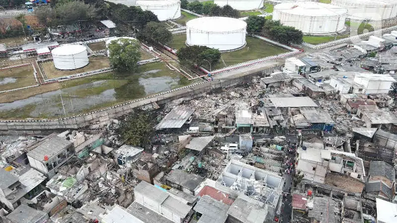Foto udara Suasana pemukiman warga terdampak kebakaran depo Pertamina Plumpang