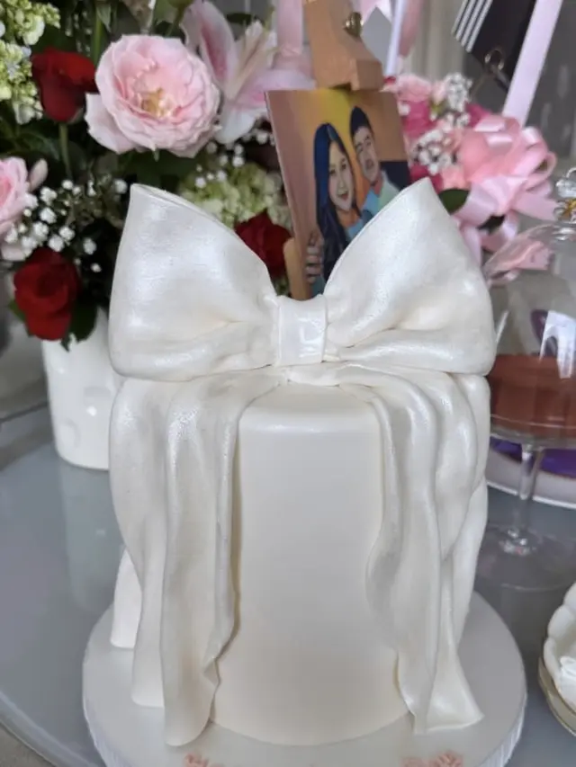 Anniversary Pernikahan dan Ulang Tahun k-28 Erina Gudono. [@erinagudono].