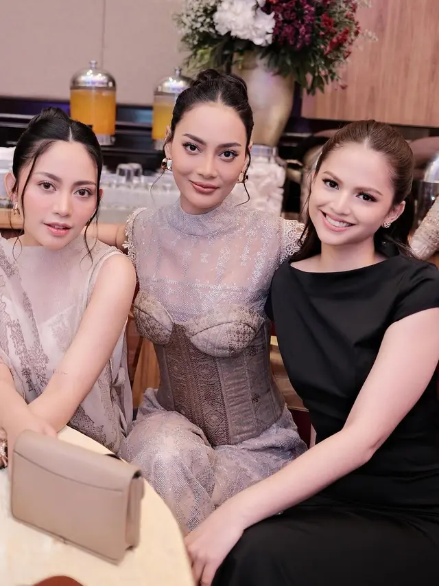 Gaya Trio Bestie Good Looking dari Fuji Utami, Rachel Vennya, dan Erika Carlina di Pernikahan Frans Faisal