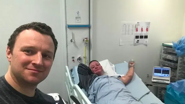 [Bintang] Terkena Kanker, Wajah Wanita Ini Tak Dikenali Lagi, tapi Ia Bersyukur karena Anak-anaknya Tidak Akan Mengingatnya