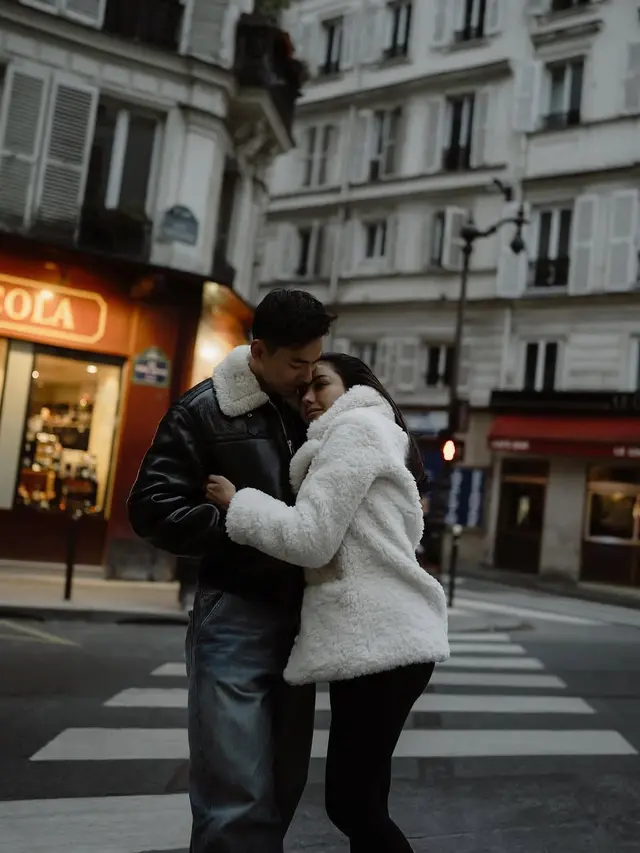 6 Potret Romantis Nikita Mirzani dan Matthew Gilbert di Paris, Bak ABG Dimabuk Cinta