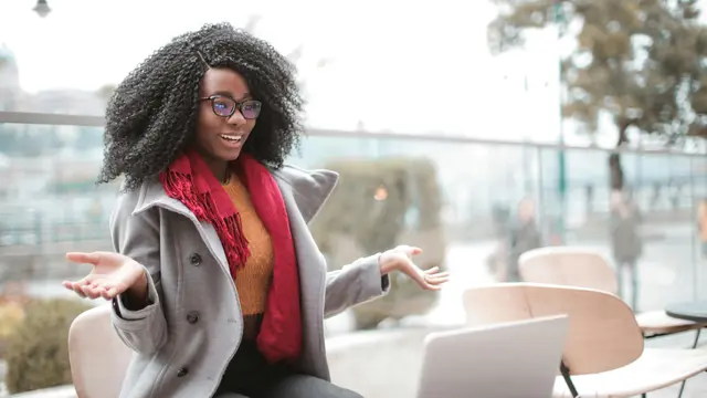 2. Gunakan Bahasa Tubuh yang Positif