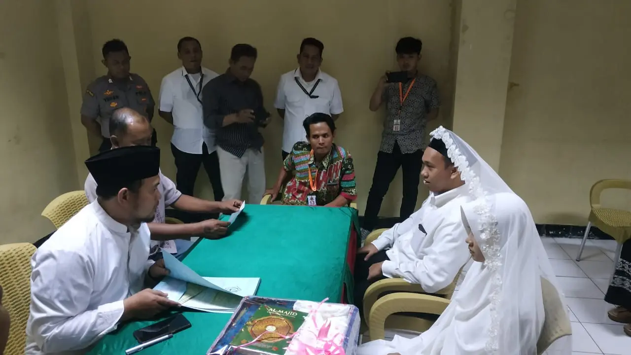 Tersangka pengancam Presiden Joko widodo (Jokowi), Hermawan Susanto (25) menikah di rutan Polda Metro Jaya pada Rabu, 3 Juli 2019.