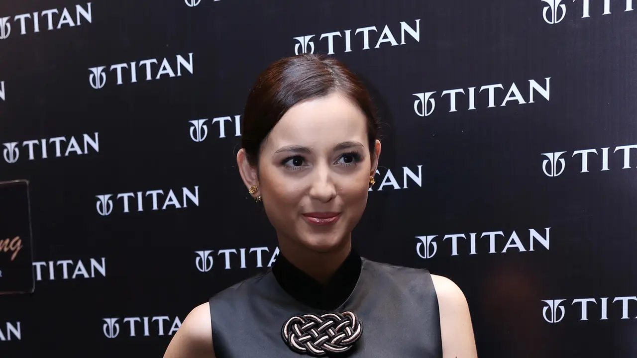 [Bintang] Julie Estelle