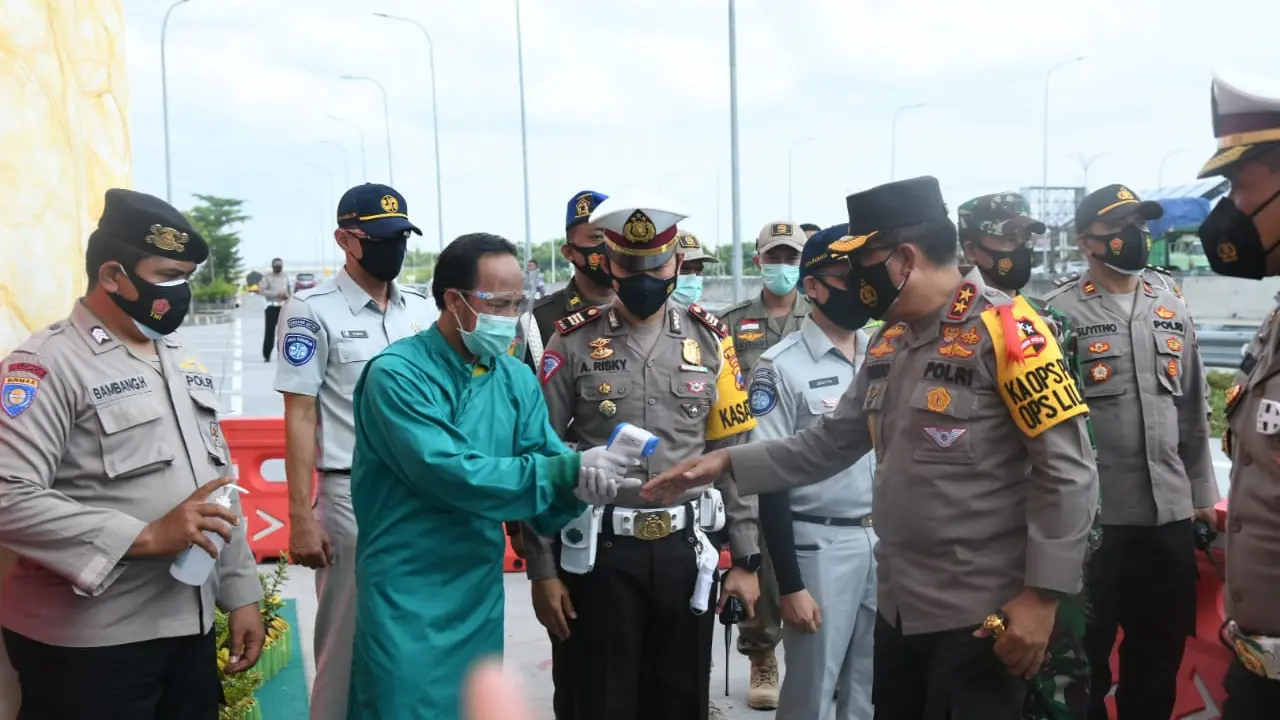 Kakorlantas Polri Irjen Istiono saat meninjau Rest area KM 575, Ngawi, Jawa Timur, Senin (28/12/2020). (Istimewa)