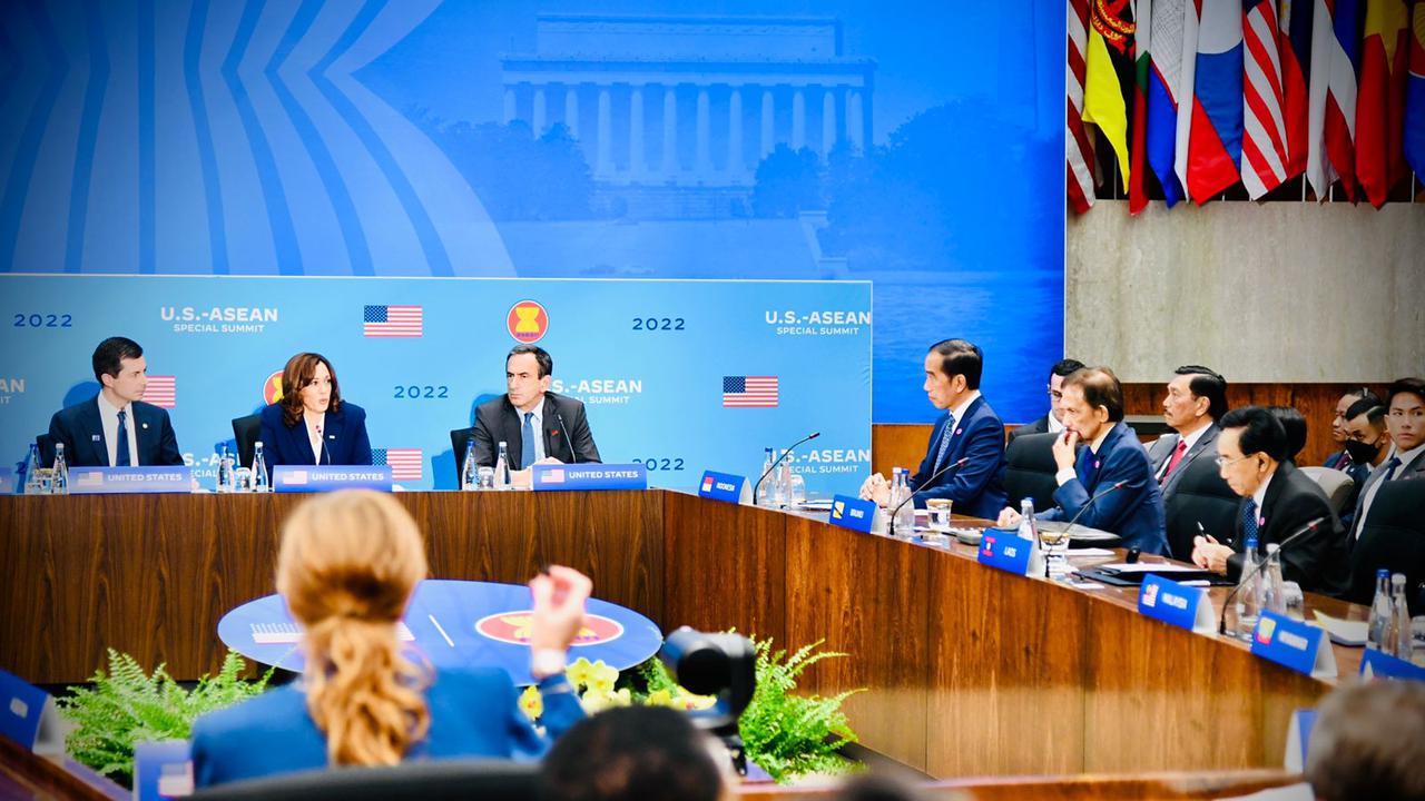 Presiden Joko Widodo atau Jokowi menyebut komitmen negara maju terhadap implementasi pembiayaan iklim sangat rendah.