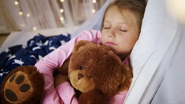 Nggak Perlu Stres, Begini Tips Membuat Anak Tidur Nyenyak di Malam Hari (photo by freepik.com)