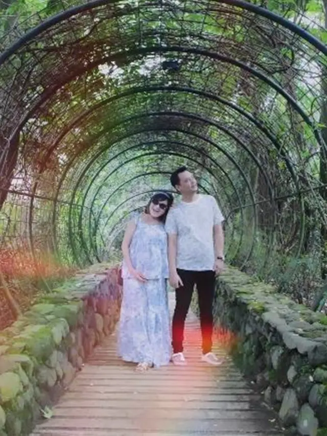 Jelang Lahiran Anak Pertama, Ini 6 Potret Kiki Amalia Staycation Bareng Suami