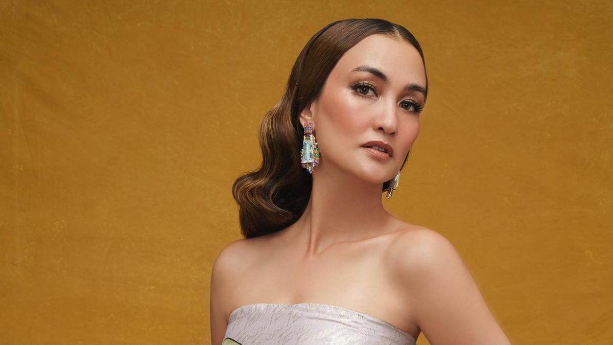 Cerita Atiqah Hasiholan Jadi Dukun Pelet di Film Sosok Ketiga Lintrik: Terlihat Seksi? Saya Tak Merasa