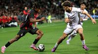 Samuel Chukwueze menyumbangkan satu gol saat AC Milan meraih kemenangan 9-0 atas Perth Glory pada laga pramusim di HBF Park, Perth, Kamis (31/7/2025) sore WIB. (AFP/COLIN MURTY)