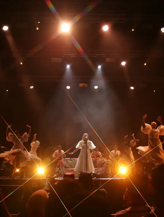 Seperti konsernya tahun lalu, Nadin membawakan semua lagu dari album Selamat Ulang Tahun. [Foto: Adrian Putra/Fimela]