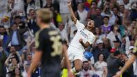 Gelandang Real Madrid Jude Bellingham berselebrasi setelah mencetak gol pertama timnya ke gawang Union Berlin dalam matchday 1 Grup C Liga Champions 2023/2024, di Santiago Bernabeu, Rabu malam (20/9/2023). (AP Photo/Manu Fernandez)