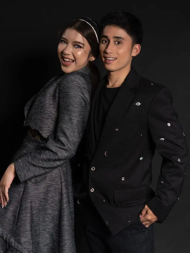 Adu Outfit Gaun Kembar Ala Ayu Ting-Ting dan Tiara Andini, Siapa yang Paling Kece?