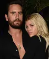 Sofia Richie kembali menghabiskan waktu dengan anak-anak Scott Disick. (etonline)