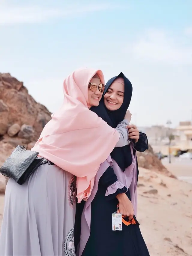 7 Potret Enzy Storia Tanpa Makeup, Tetap Manis dan Menawan