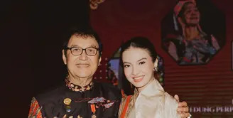 Raline Shah resmi dilantik sebagai Staf Khusus Kementerian Komunikasi dan Digital pada Senin, 13 Januari 2025. Menteri Komunikasi dan Digital, Meutya Hafid, mengapresiasi kemampuan Raline dalam menjembatani hubungan internasional dan meningkatkan edukasi digital. [Foto: Instagram/ Raline Shah]