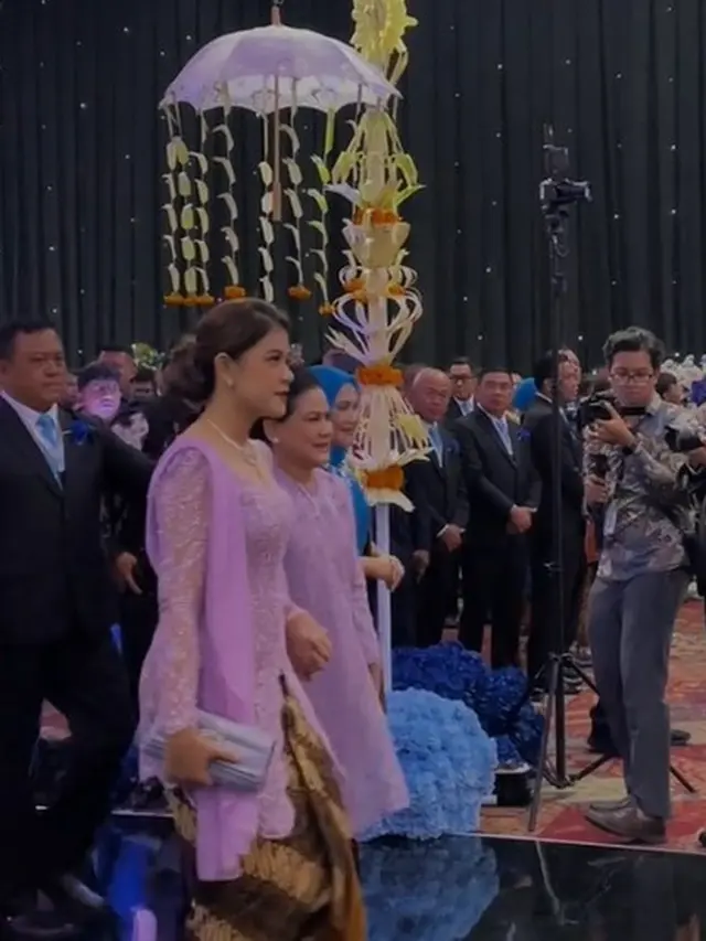 Kahiyang Ayu berkebaya (TikTok/ekanoong)