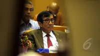 Menkumham Yasonna Laoly saat mengikuti rapat kerja bersama Komisi lll di Gedung Parlemen, Senayan, Jakarta, Selasa (7/4/2015). Rapat tersebut diantaranya membahas SK Menkumham mengenai dualisme Partai Golkar.(Liputan6.com/Andrian M Tunay)