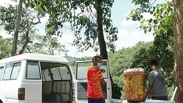 Ambulans di Maros 'Disulap' Jadi Alat Angkut Limbah Medis B3 (Liputan6.com/ Eka Hakim)