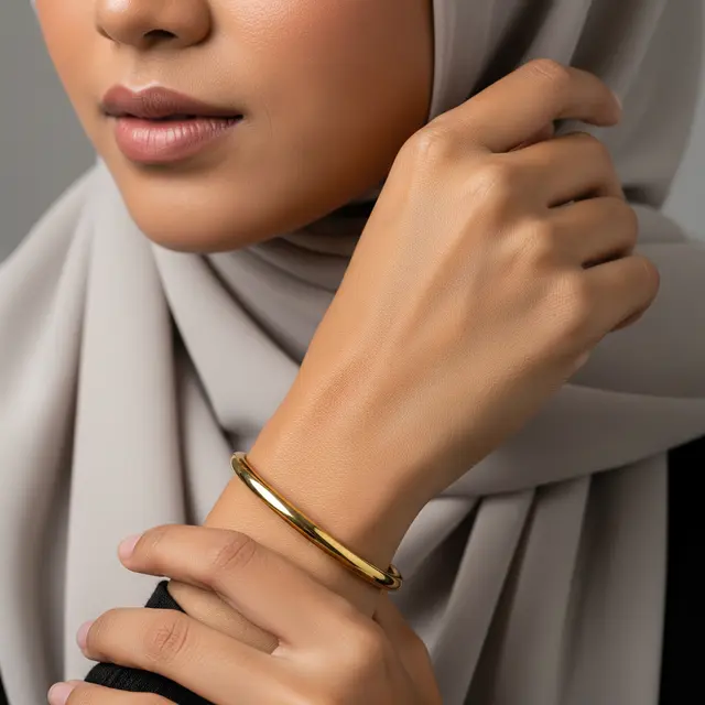 9 Model Gelang Emas Bangle Simple untuk Acara Pengajian, Tampil Anggun