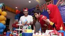 Dalam ulang tahun anaknya, Rifky datang bersama kekasihnya, Biby Alraen. (Andy Masela/Bintang.com)