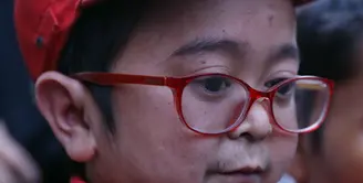 Kepergian komedian Budi Anduk untuk selama-lamanya, membuat para teman dan sahabatnya turut kehilangan. (Nurwahyunan/Bintang.com)