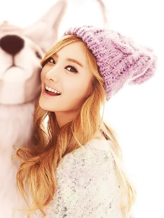 Nana After School tampak begitu cantik saat rambutnya berwarna pirang. Dengan gaya rambut curly, ia tampak semakin imut. (Foto: soompi.com)