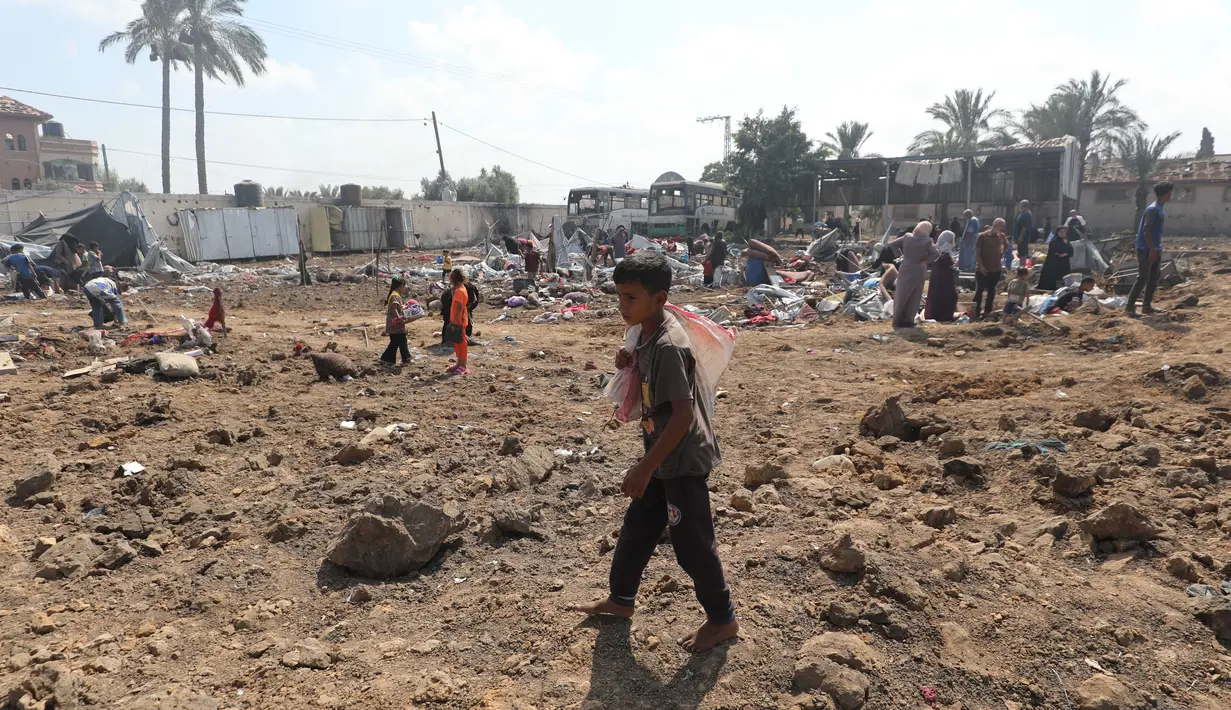 Serangan ini menambah daftar panjang penderitaan warga Gaza, sementara militer Israel bersiap mengerahkan lebih dari 60 ribu tentara cadangan untuk operasi darat. (Eyad BABA/AFP)