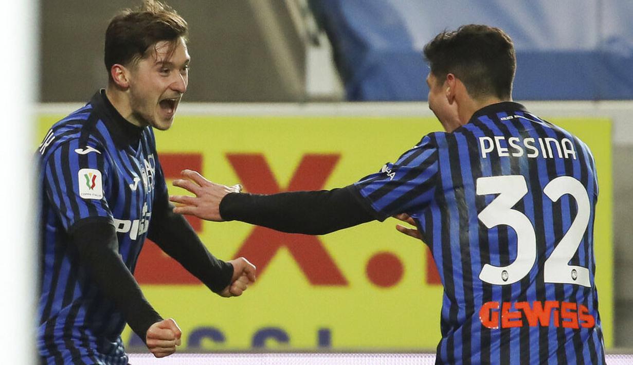 Pemain Atalanta, Aleksej Miranchuk, melakukan selebrasi usai mencetak gol ke gawang Lazio pada laga Coppa Italia di Stadion Gewiss, Rabu (27/1/2021). Atalanta menang dengan skor 3-2. (Stefano Nicoli/LaPresse via AP)