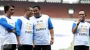 Menteri Ketenagakerjaan Hanif Dhakiri (kanan) memberikan sambutan saat Family Gathering Karyawan PT.Panasonic Gobel, Jakarta, Minggu (11/10/2015). Sekitar 20 ribu karyawan PT Panasonic Gobel hadir dalam acara tersebut. (Liputan6.com/Faizal Fanani)